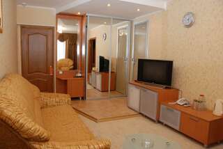 Гостиница Братск Братск Номер полулюкс с 1 двуспальной кроватью-1