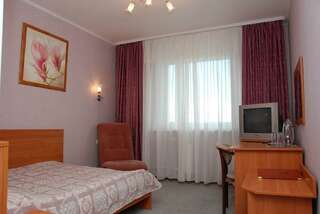 Гостиница Братск Братск Номер стандарт с 1 двуспальной кроватью-3